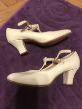 Vintage 80s Character Shoes 7N Taffy  s brand, Leather T-strap, Bone-color 7N