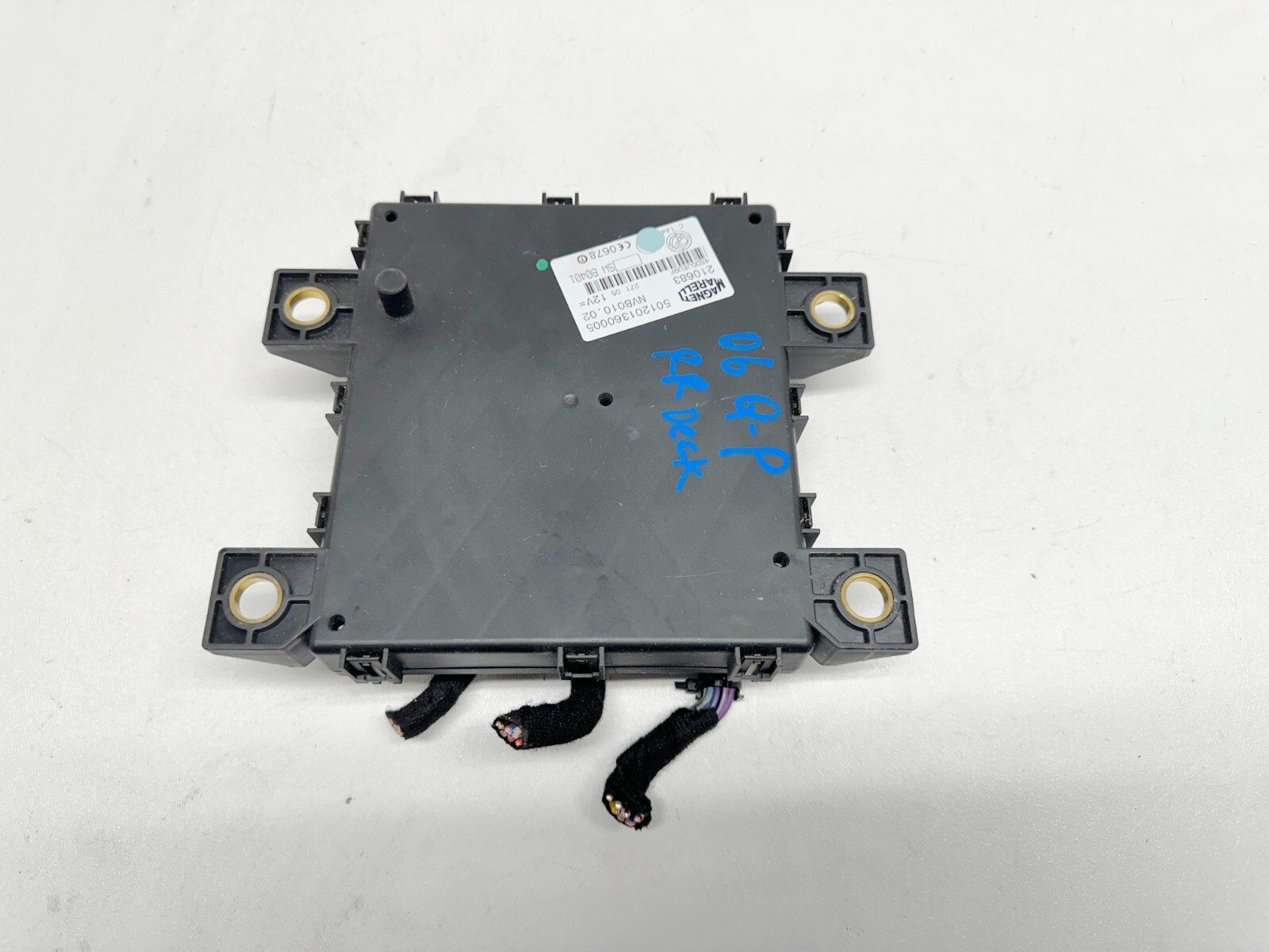 H40439 2003-2012 Maserati Quattroporte REAR TRUNK RELEASE OPENER CONTROL MODULE
