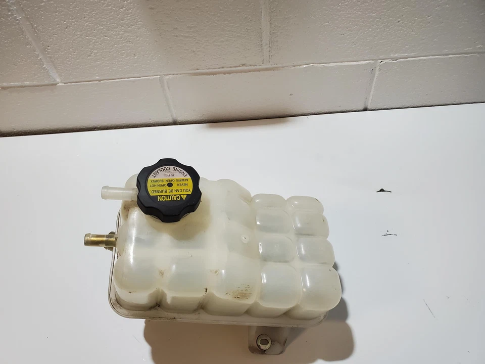 99 2000 01 02 03 04 Chevy/GMC Silverado Sierra резервуар охлаждающей жидкости бутылка для восстановления - Изображение 2 из 4