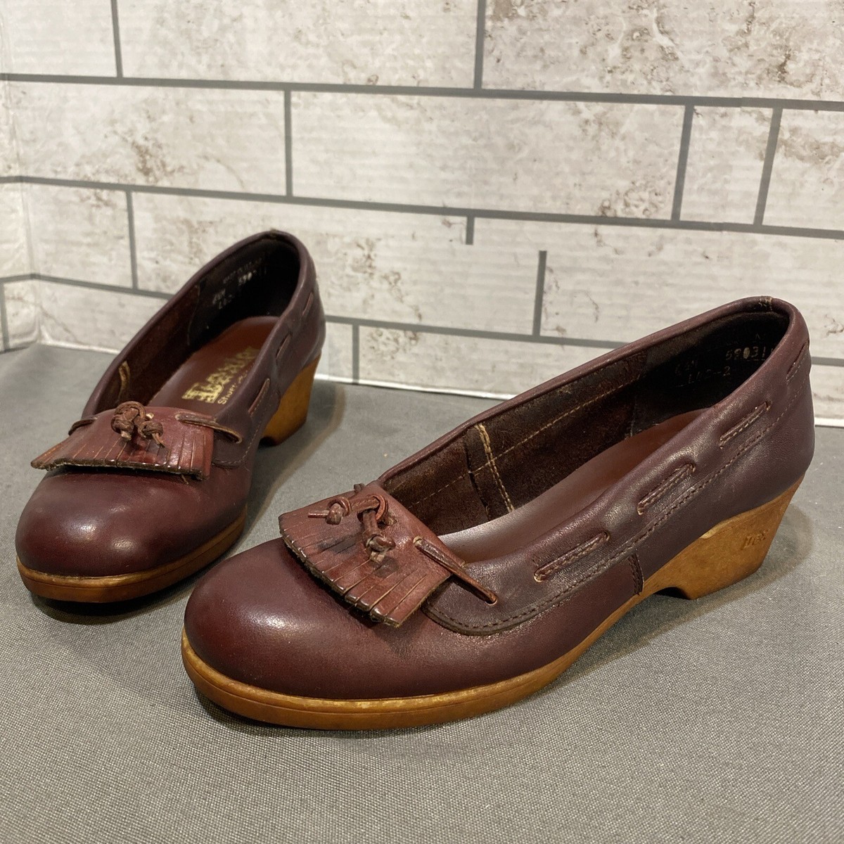 Vintage 1970's Women's Size 6.5 Dexter Leather Tassel Wedge Slip