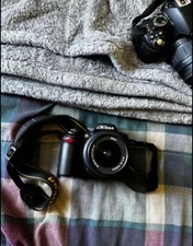 Nikon D D80 10.2MP Digital SLR Camera - Black (Kit w/ 18-135mm Lens)