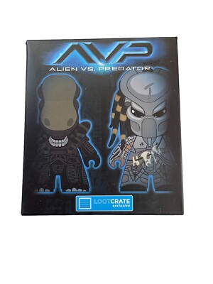 Alien VS Predator AVP Titans Vinyl Figure Versus 2015 Loot Crate Exclusive NEW