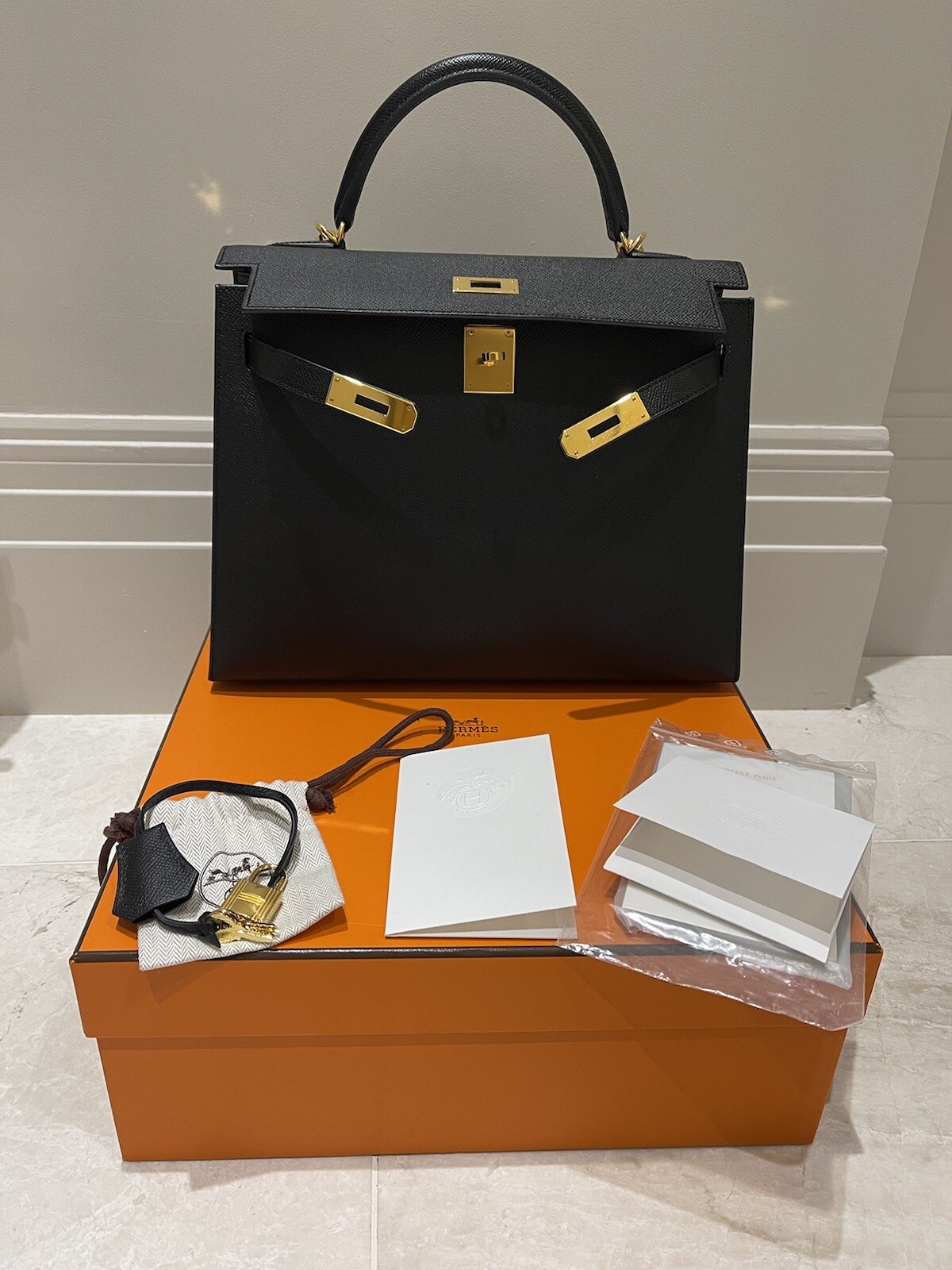 Authentic Hermes Kelly Sellier 32 - Epsom Leather In Noir 89 With Gold Hardware image 2