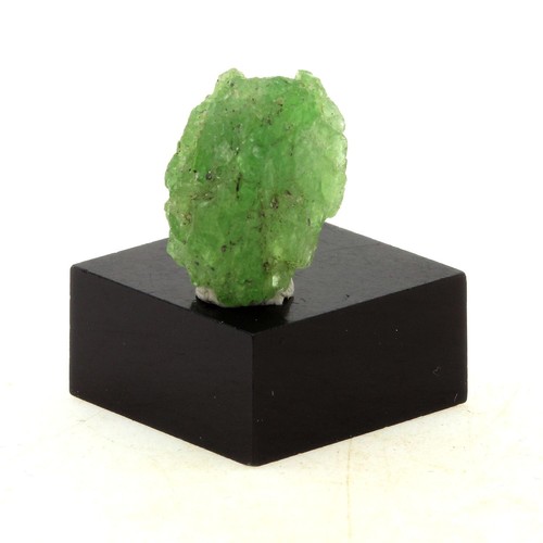 Pierres et Minéraux. Grenat grossulaire. 168.6 cts. Canari, Corse