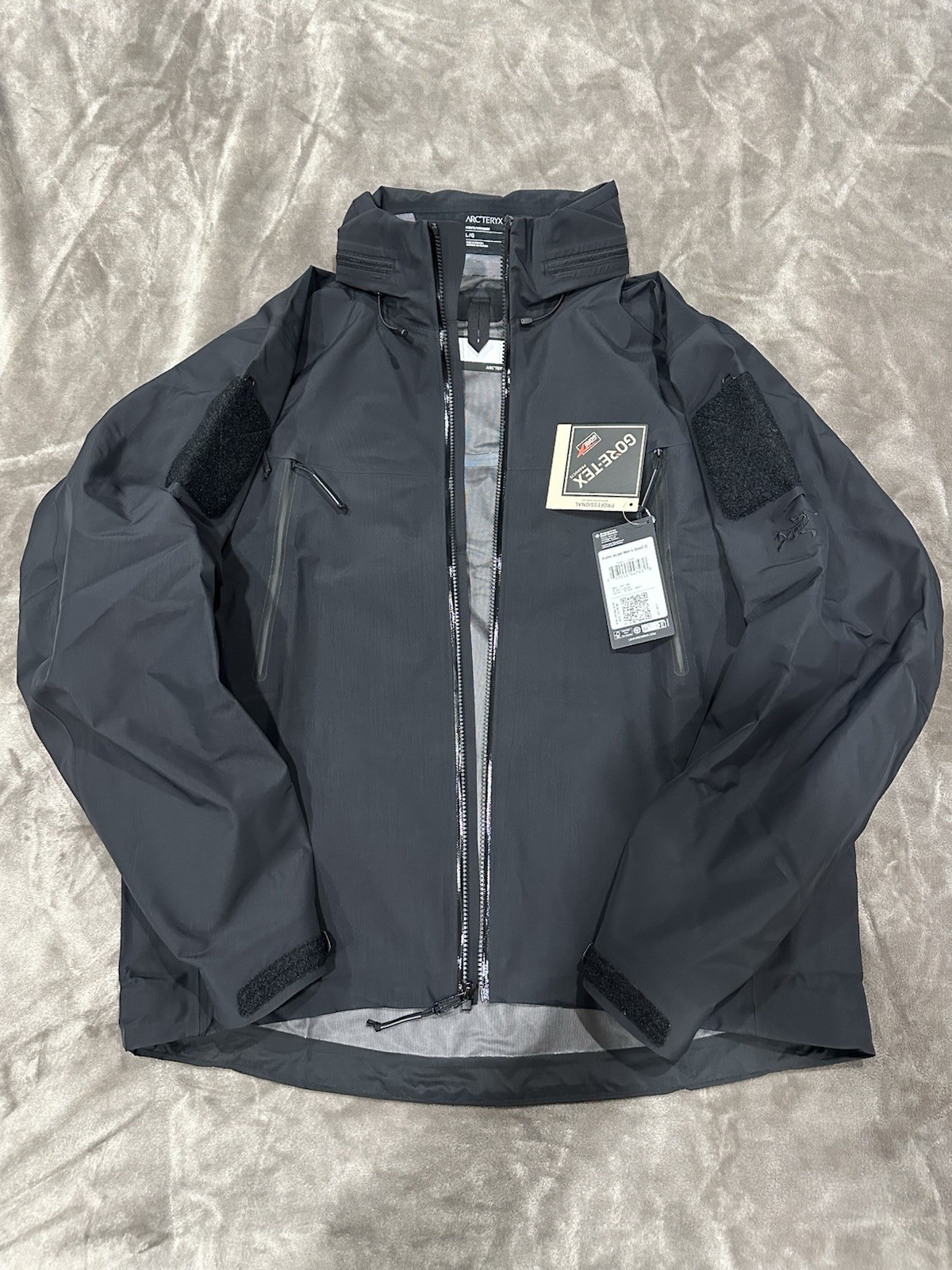Arc’teryx LEAF Alpha Jacket Gen 2.2 - Large - Black image 2