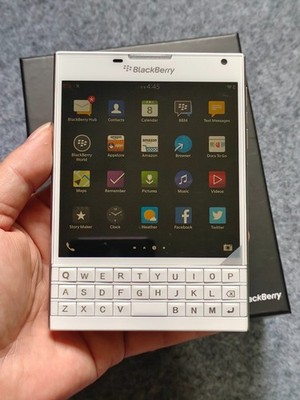 BlackBerry Passport Q30 White 32GB Facroty UNLOCKED  Keyboard Smartphone