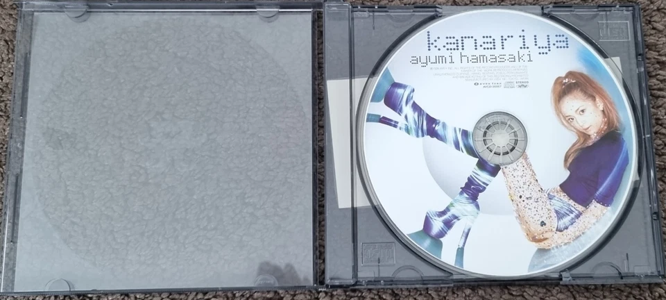 Ayumi Hamasaki - Kanariya (1999) Foto 2 de 3