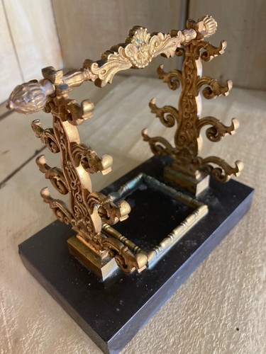 ZIERLICHER STIFTEHALTER IM ANTIKSTIL AUS BRONZE - HÄLT 8 STIFTE - BLUMEN- & ROLLENDESIGN - Bild 8 von 18