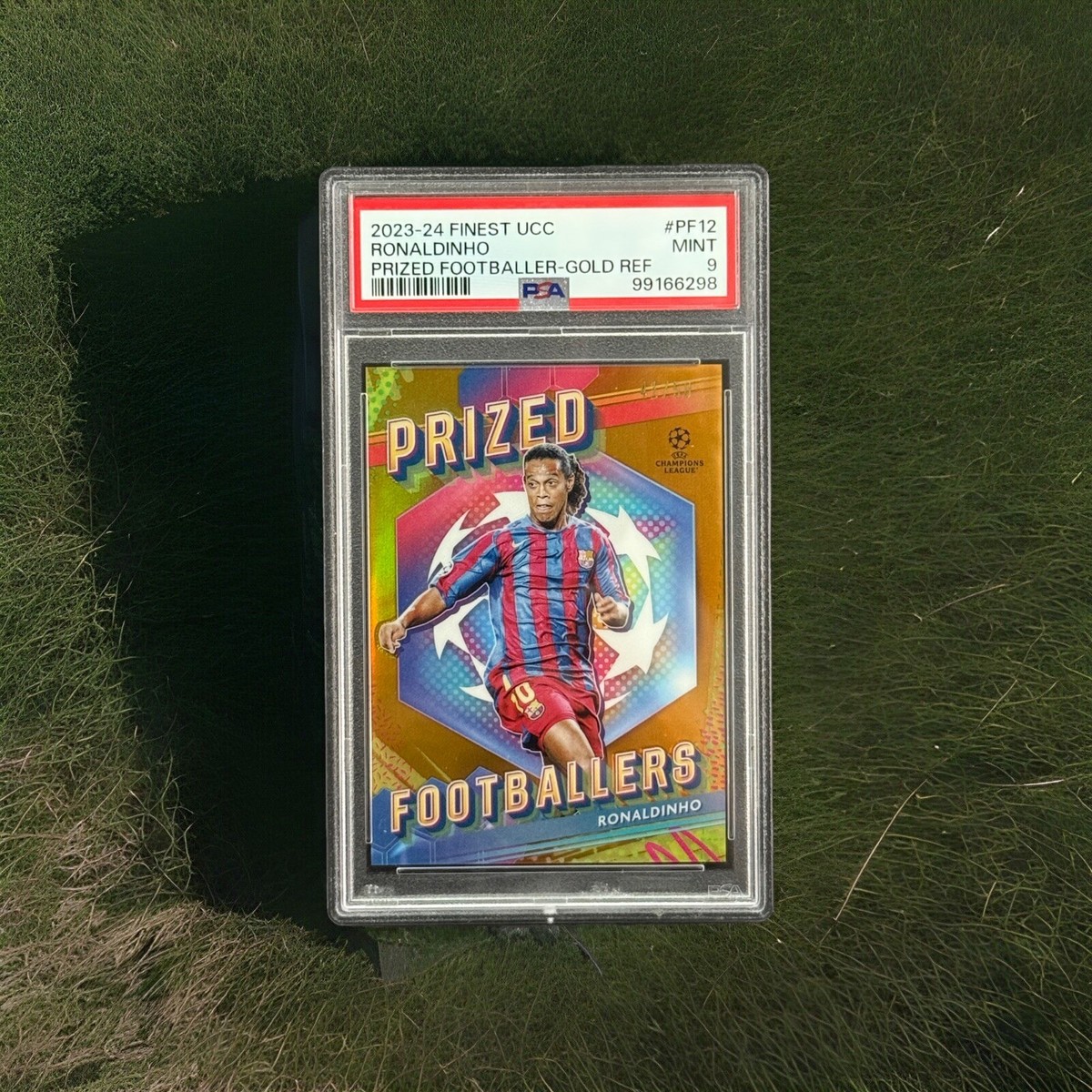 2023-24 Topps Finest UCC Barcelona Ronaldinho Prized Footballers
