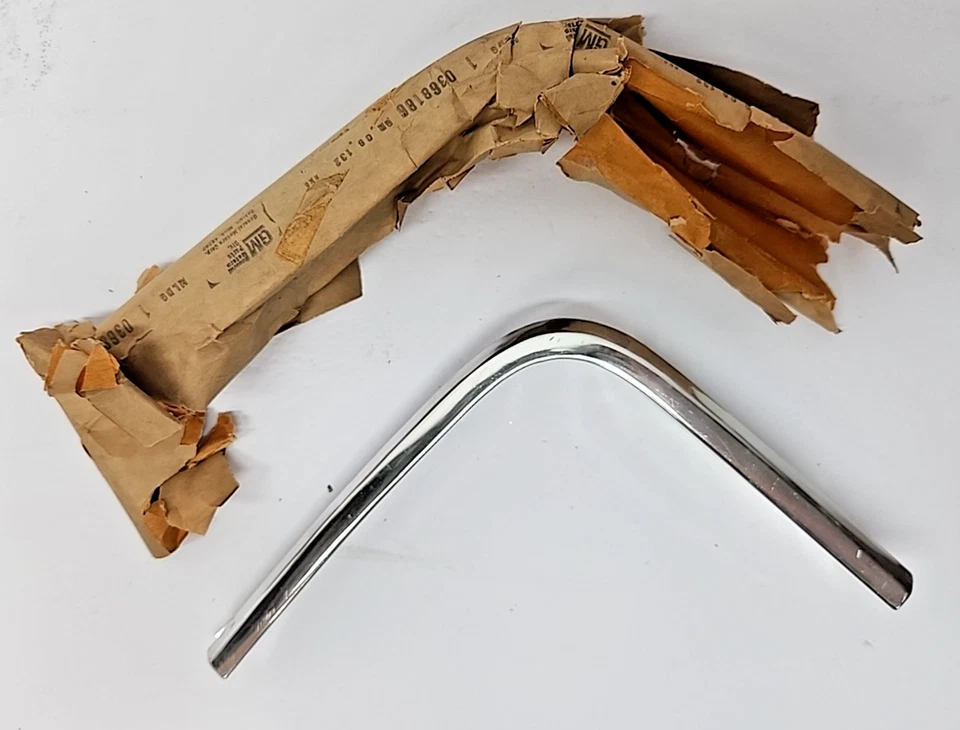 Nuevo de Lote Antiguo Guardabarros Delantero Derecho Faro Cejas Borde 368186 1976 Chevrolet Nova/SS (606) Foto 3 de 4