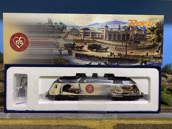 SBB  Re 460 019-3 175 JAHR EISENBAHN IN DER SCHWEIZ ROCO 70677 DCC READY