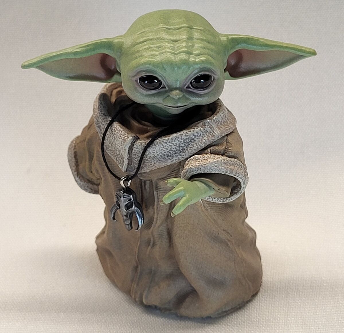 Star Wars The Mandalorian Real Moves The Child Baby Yoda Exclusive 12 Plush  Classic, with 1 Up Monitor Mythosaur Necklace Mattel - ToyWiz