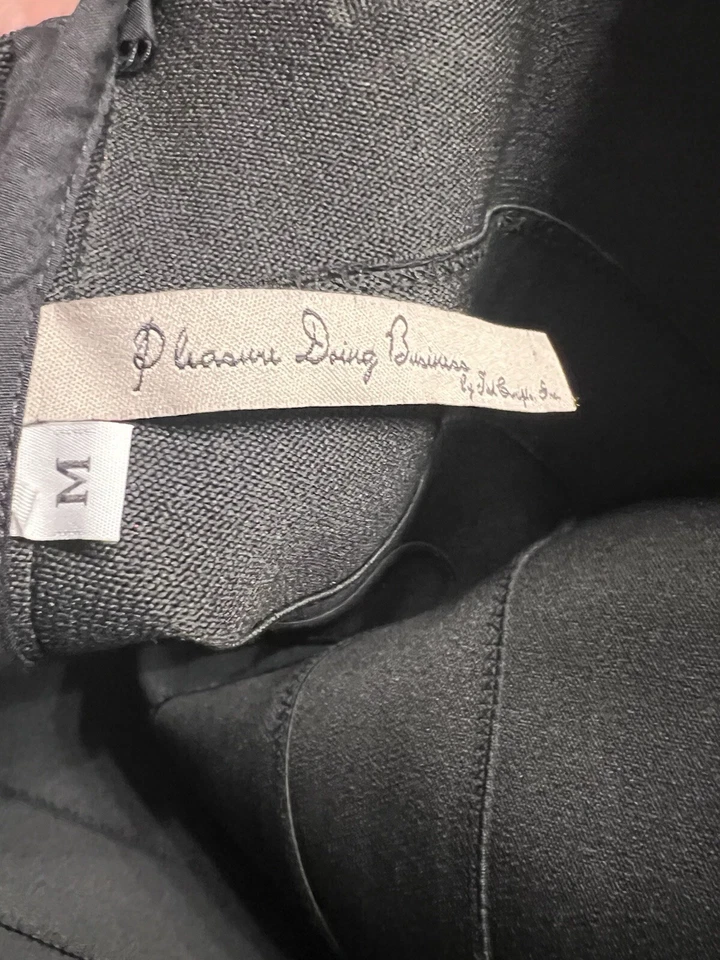 Falda Pleasure Doing Business Talla Mediana Sobre la Rodilla ELASTIZADA Rosa Cremallera Foto 3 de 3