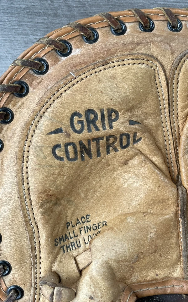 MacGregor Catchers Glove Mitt G345 Double Flex Pad Grip Control Featherweight RH - Image 4 of 4