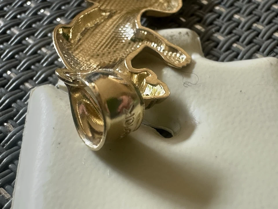 Colgante pantera de oro amarillo macizo de 10K  Foto 4 de 4