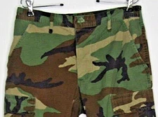 US Army Woodland Camouflage Pattern Combat Cargo Pants Size Small Short