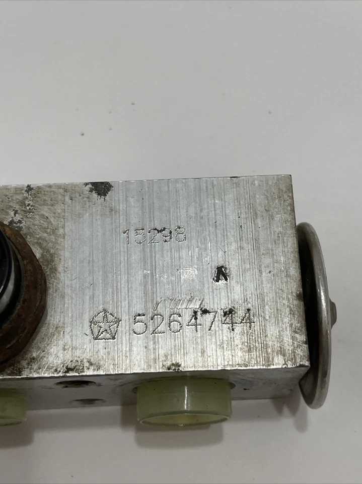 Dodge Neon 1994-1999 2,0 L válvula de expansión de aire acondicionado OEM 52644744 Foto 3 de 3