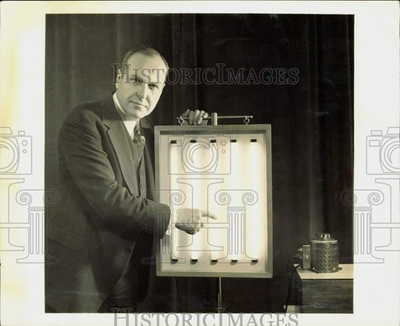 #ad #ad 1938 Press Photo Ward Harrison points advantages of fluorescent lumiline lamps $25.88