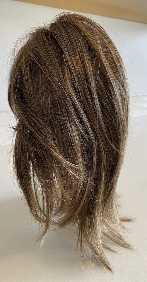 Peluca Raquel Welch promedio con flequillo pelo madocrílico marrón Foto 3 de 4