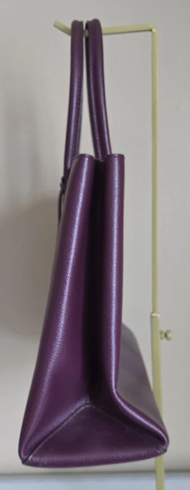 Bolso de hombro Kate Spade de cuero granulado púrpura con etiqueta colgante Foto 4 de 4