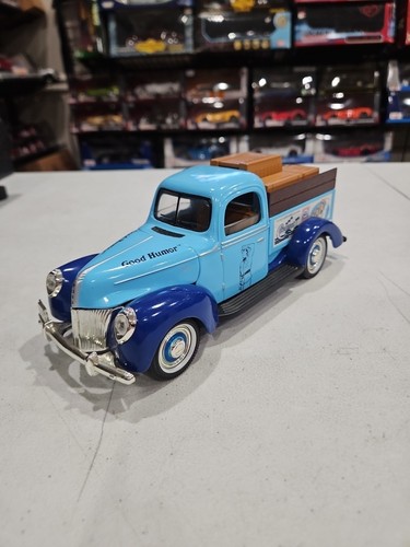 Golden Wheel - 1940 Ford Truck Blue 1:18 - Coconut Coated Vanilla Ice Cream