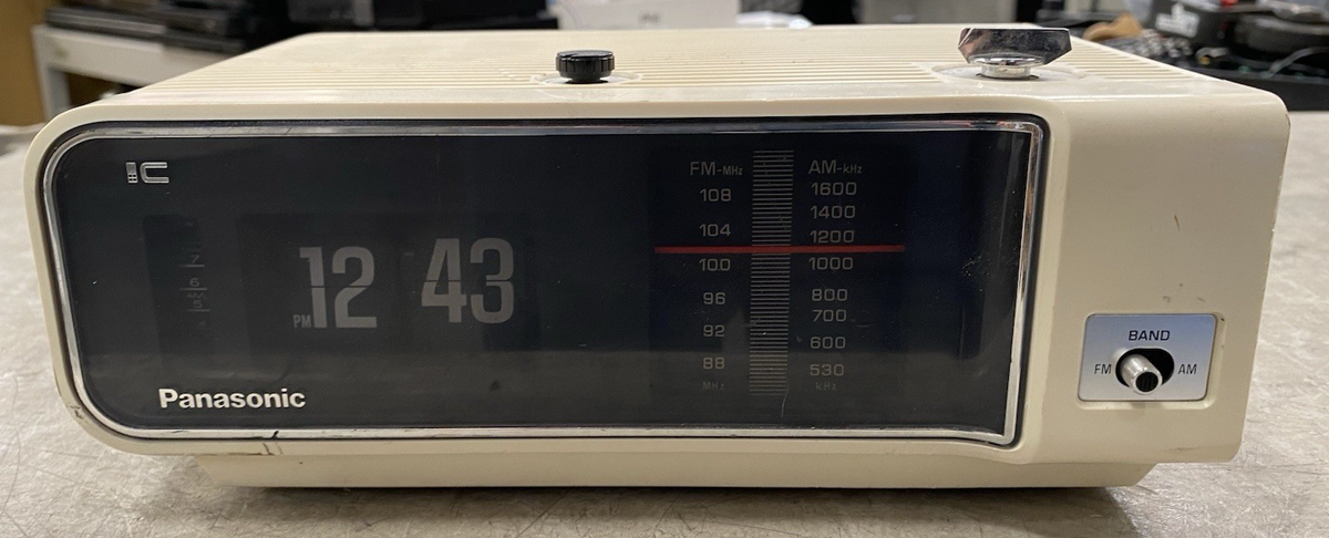 Vtg 1973 Panasonic RC 6003 AM FM Flip Clock Radio *Radio Works
