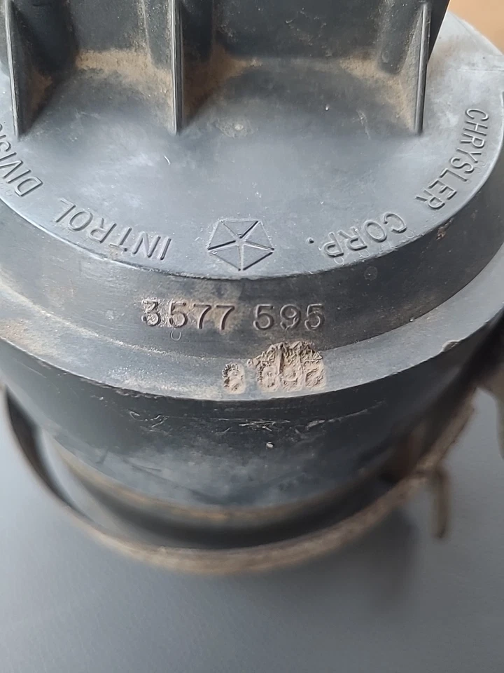 Bote de carbón Mopar Dodge Dart Evap 1973-76 3577595 Foto 3 de 4