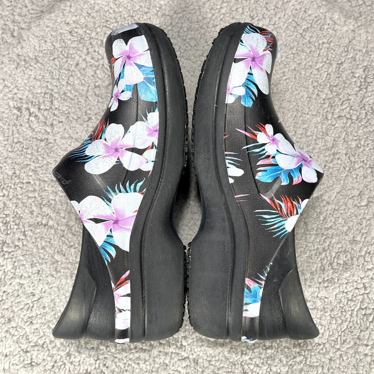 Crocs Neria Pro II Womens Size 6 Work Clogs Shoes Black Floral