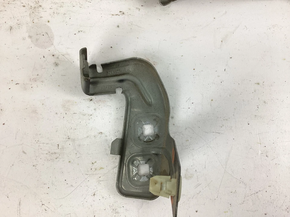 2012 - 2015 BMW 320i xDrive Front Left & Right Side Fender Support Bracket OEM - Image 2 of 4