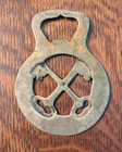 Vintage English Brass Crossed Keys Equestrian Horse Medallion Peerage England — photo 2