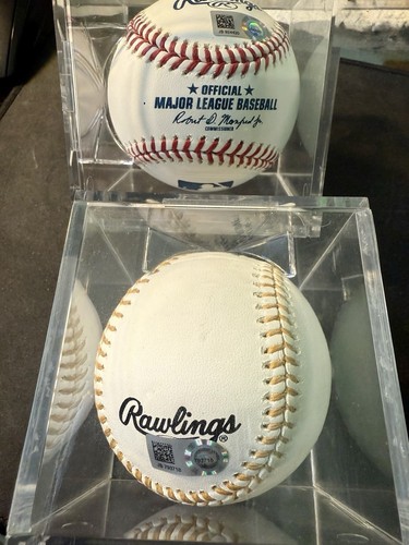 Kevin Kiermaier Signed Gold Glove Award Baseball 2019 - Picture 2 of 3