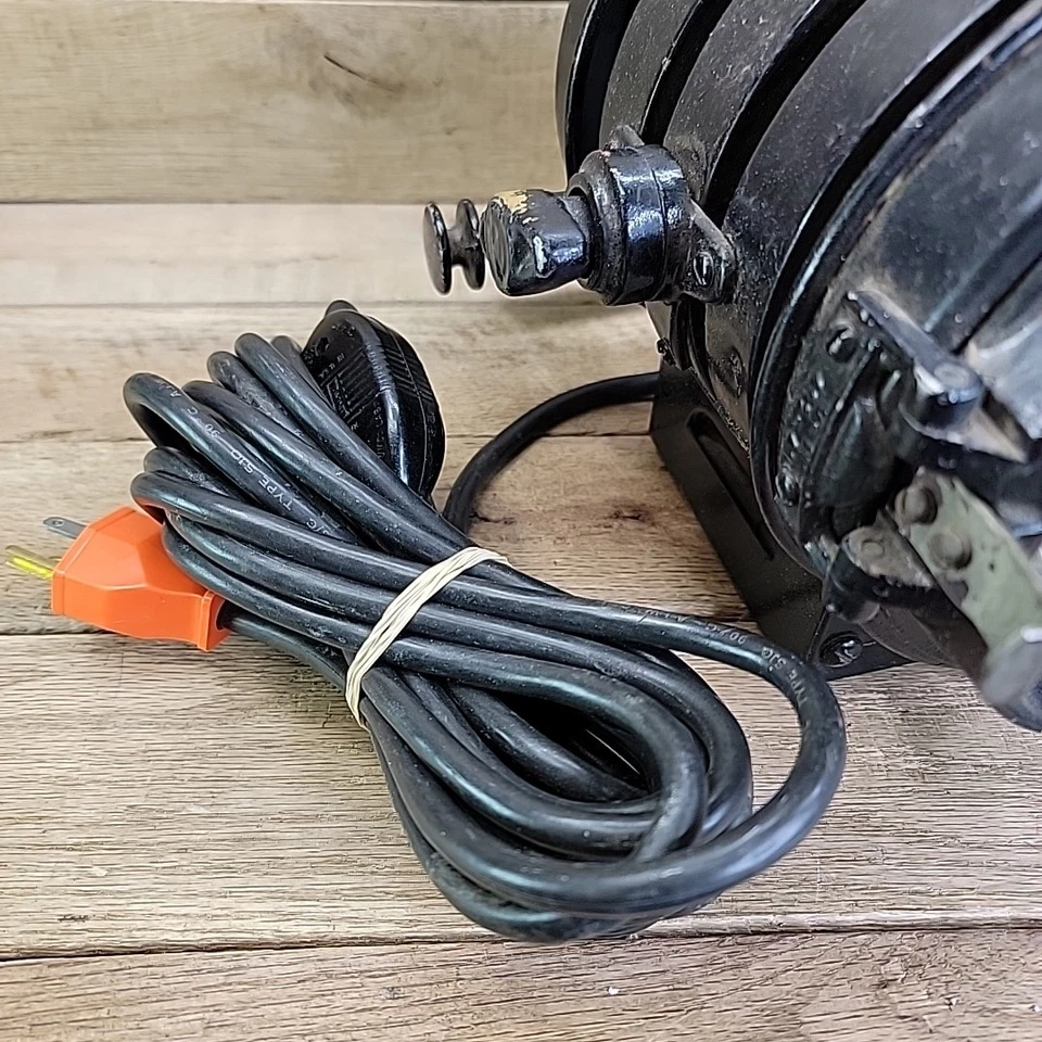 Vintage Mole Richardson Tweenie 2 Solarspot Type 4821 Molequartz Light - Image 2 of 4