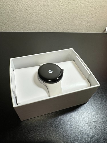 Google Pixel Watch LTE custodia argento con cinturino in gesso - Foto 5 di 5