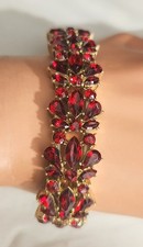 STRETCH BRACELET WITH SPARKLY RED CRYSTAL STONES 7"