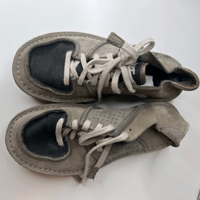 Nike vintage BB sneakers from 2005 featuring a grey suede upper and exposed stit