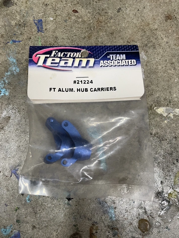 Team Associated factory team hub carrier blue aluminum Kit 21224 RC18T  18b - Image 2 of 2