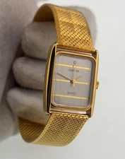 Vintage Rectangular Gold-Tone Quartz Dress Watch – Swiss Back – Mesh Bracelet