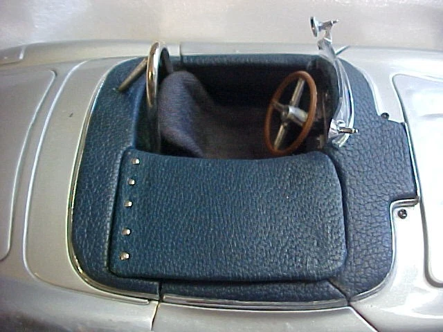 CMC 1957 Mercedes Benz 300 SLS Spezialversion 1/24 scale DIECAST W/BOX damaged - Image 3 of 4