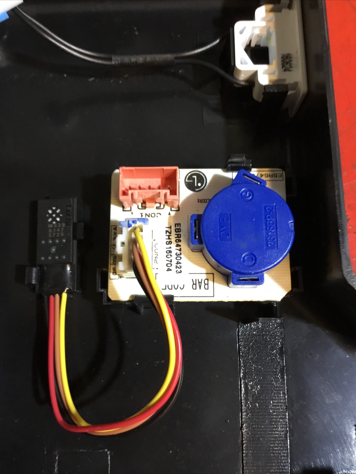 LG REFRIGERATOR DOOR HINGE ((SET L &R)) P/N MCK68187606 MCK68412402 (322)