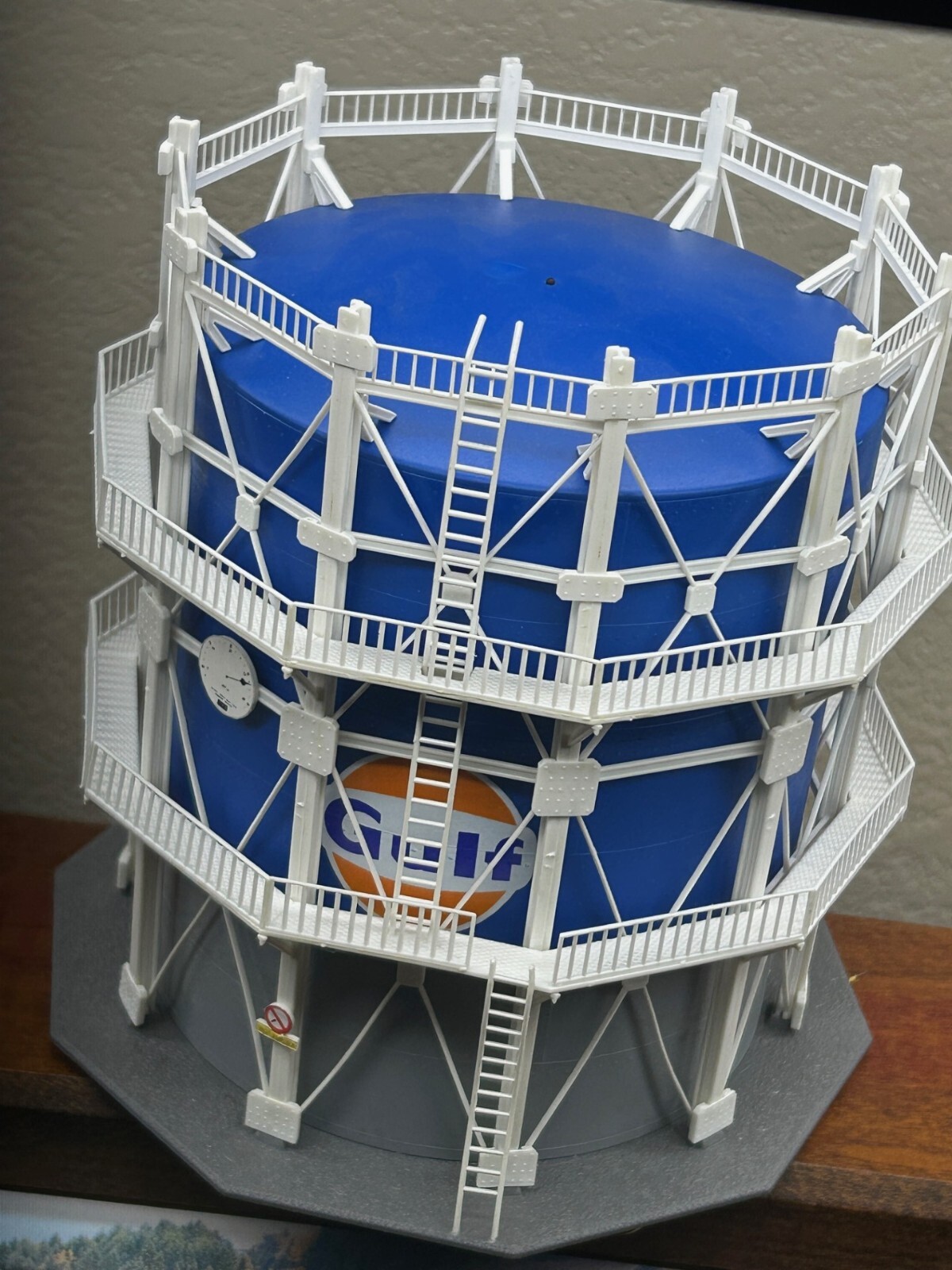 GULF GAS / FUEL STORAGE TANK - HO Scale BUILT UP - with FLASHING LIGHT- NEW