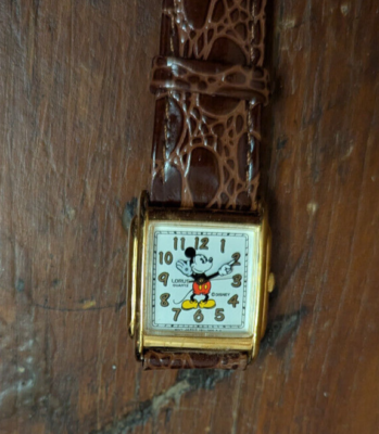 VTG Lorus Mickey Mouse Watch w/ Square Dial Crocodile Band V811