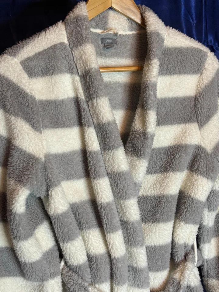 Albornoz corto Aerie gris marfil a rayas felpa suave difuso Sherpa polar M/L Foto 3 de 4