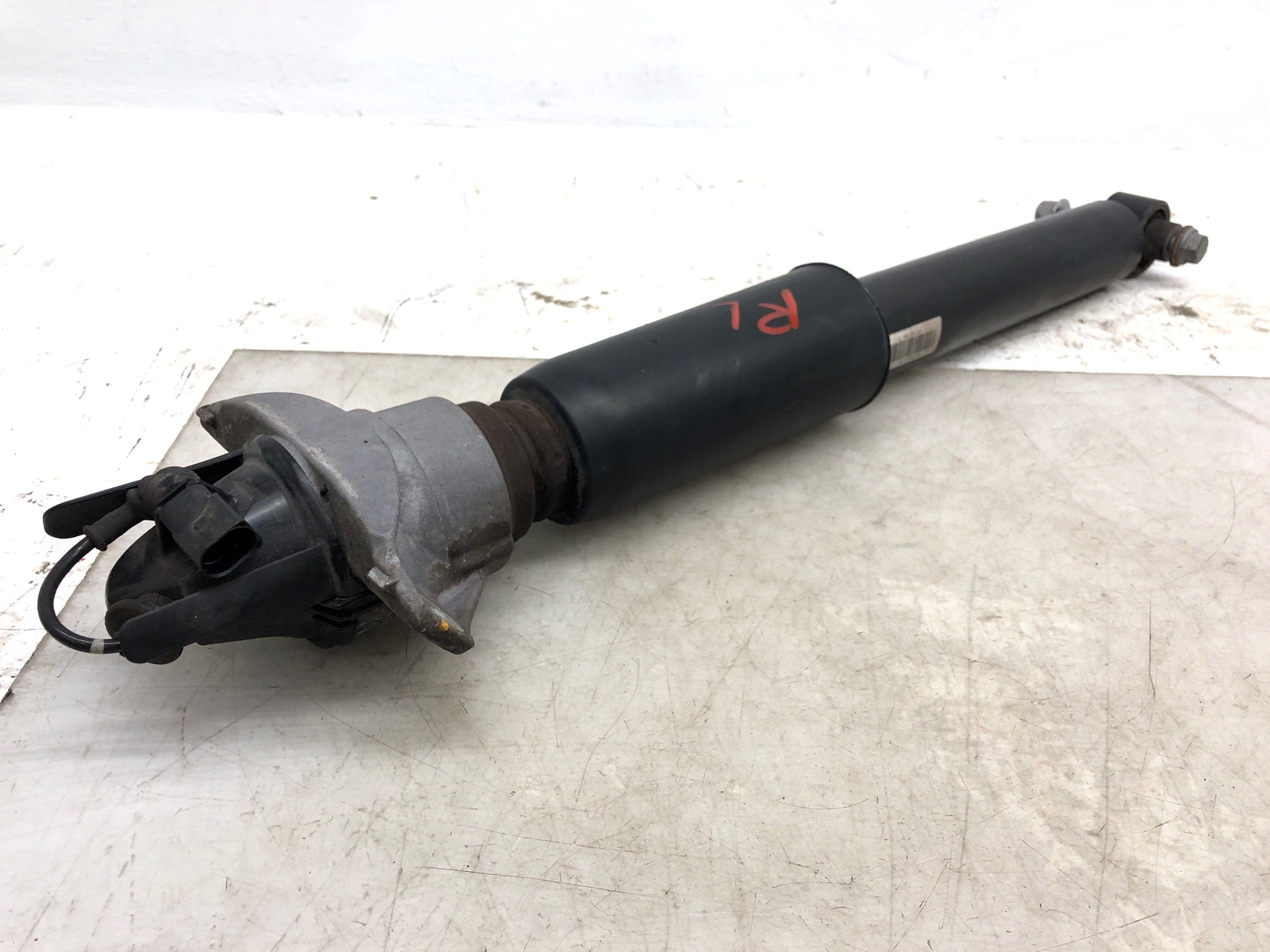 2016-2020 BENTLEY BENTAYGA LEFT OR RIGHT REAR AIR RIDE SHOCK ABSORBER 4M0616031A