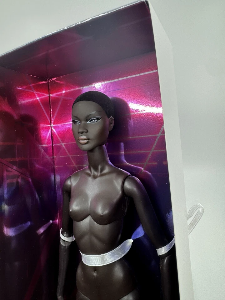 NUEVO Integrity NuFace Estilo Tacones de aguja de laboratorio Out Convention Nadja Rhymes Muñeca desnuda Foto 3 de 4