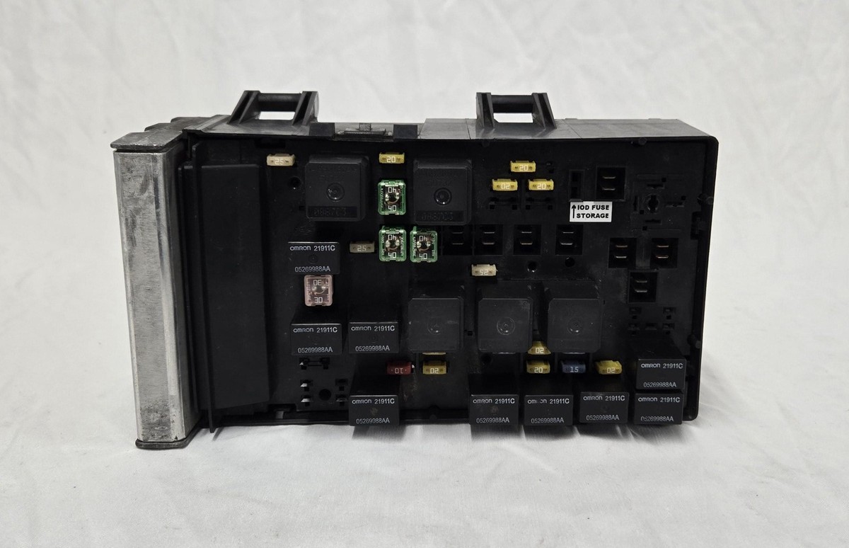 2006-07 Dodge Grand Caravan 3.8L Engine Fuse Box Relay Junction Module Unit  Assy