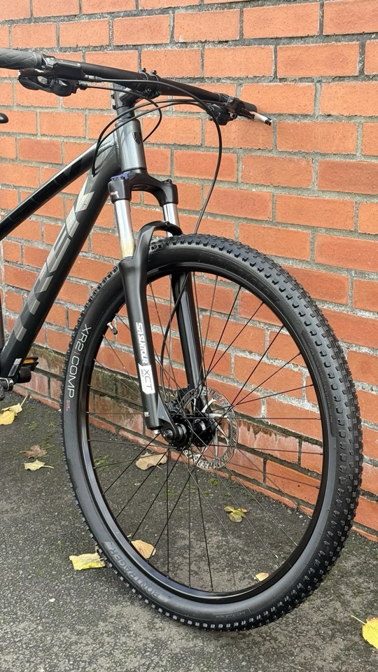 Trek Marlin 5 Mountain Bike - Medium Frame - Excellent Condition - Image 2 of 4