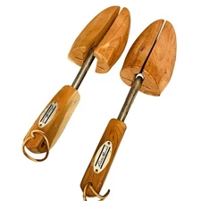 Eddie Bauer Shoe Tree Cedar Wood Shoe Keeper Stretcher Shaper Size 4 Medium