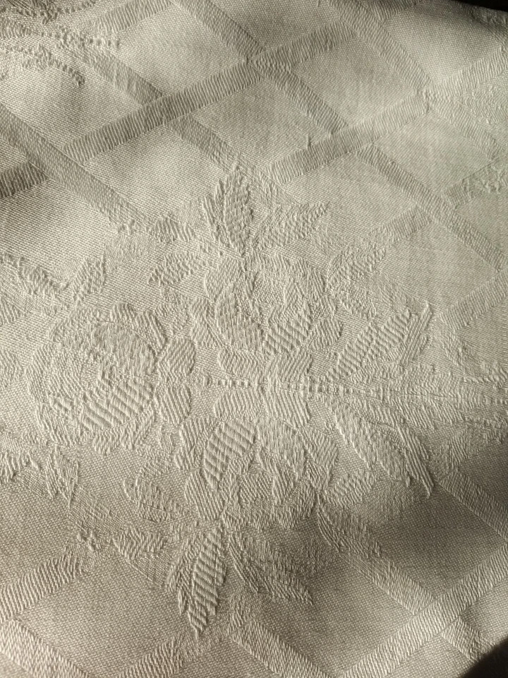 Tovaglia Bianca In Fiandra Con Tovaglioli - Immagine 4 di 4