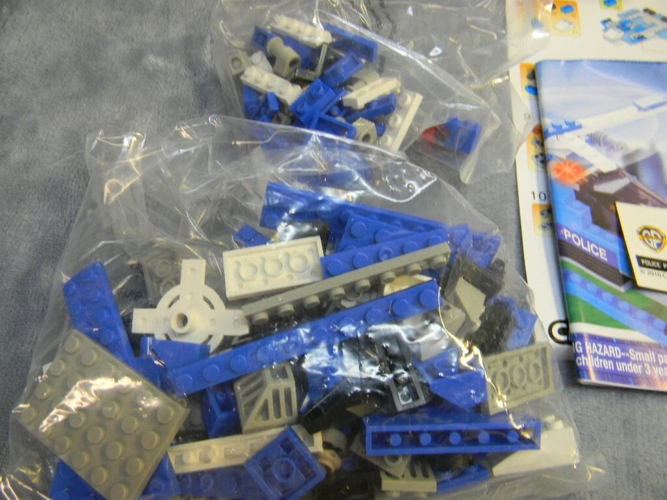 SUPER BLOX POLICÍA HALCÓN HELICÓPTERO Y MINIFIGURA KIT DE 124 PIEZAS POR CRA-Z-ART-SIN USAR, EN CAJA Foto 4 de 4