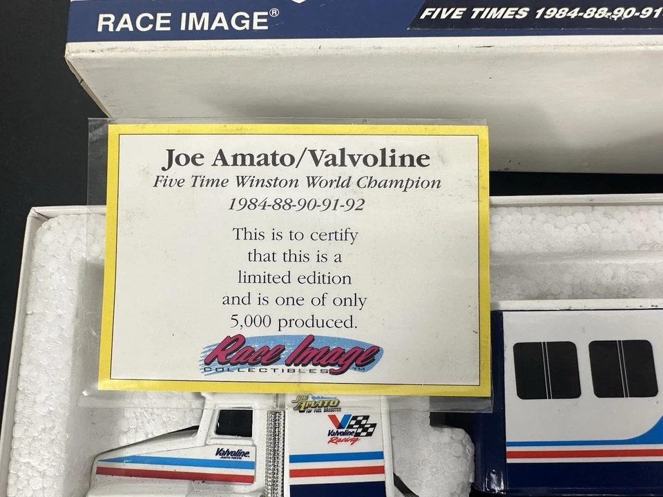 Joe Amato NHRA 1/64 Ertl Diecast Transporter Top Fuel Dragster Valvoline Foto 2 de 4